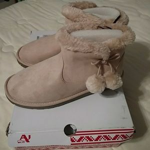 Size 10. Arizona Blush Plush Booties.  Memory Foam